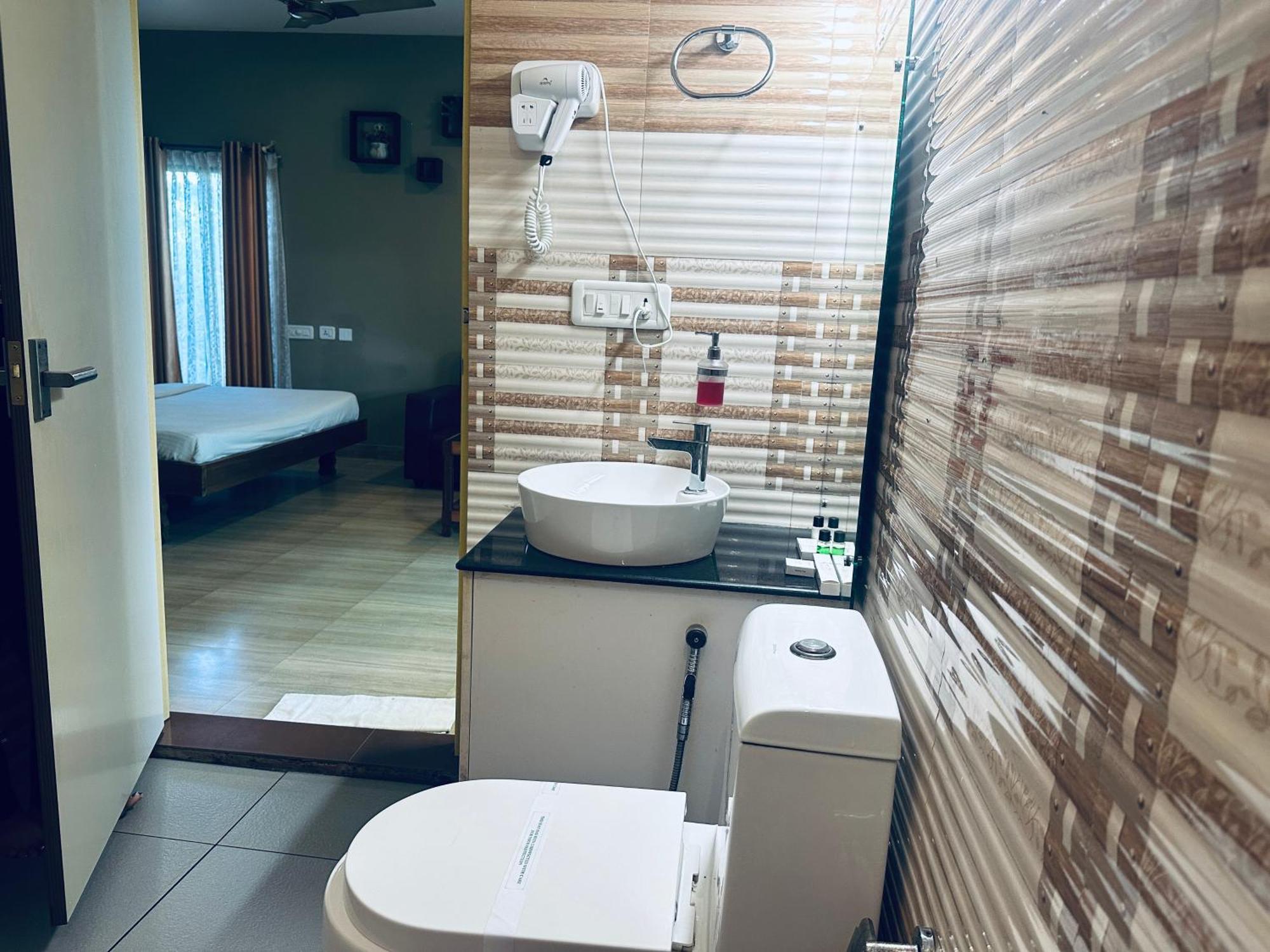 Lake N River Resort Munroe Island Mundrothuruth Екстериор снимка